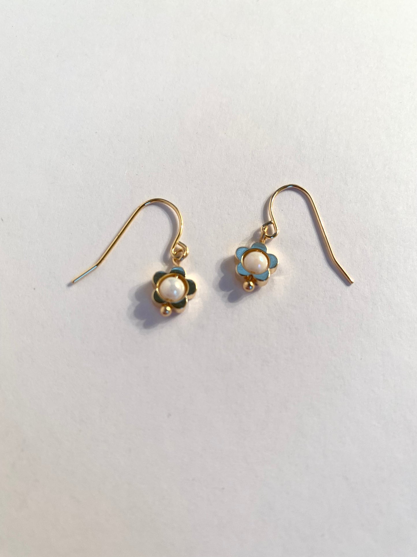 Minimal Gold Flower Earrings